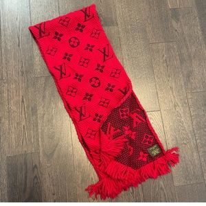 LV scarf